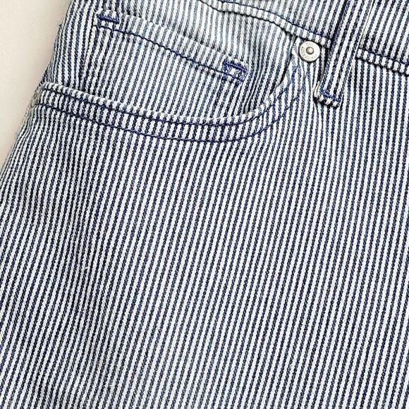 Gloria Vanderbilt Navy and White Pinstriped Capri Pants 5 Pocket Woman's Size 14 - Picture 4 of 11